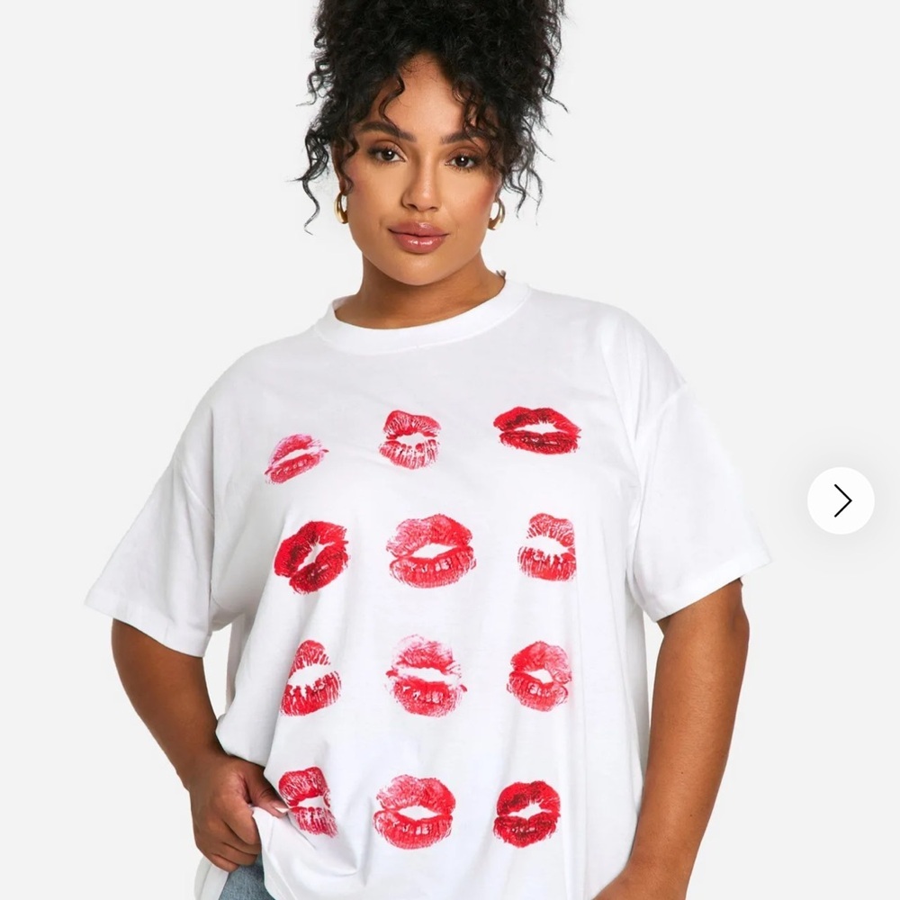 NWT Love & Lace White T-Shirt with Red Lip Print and Pink Bow